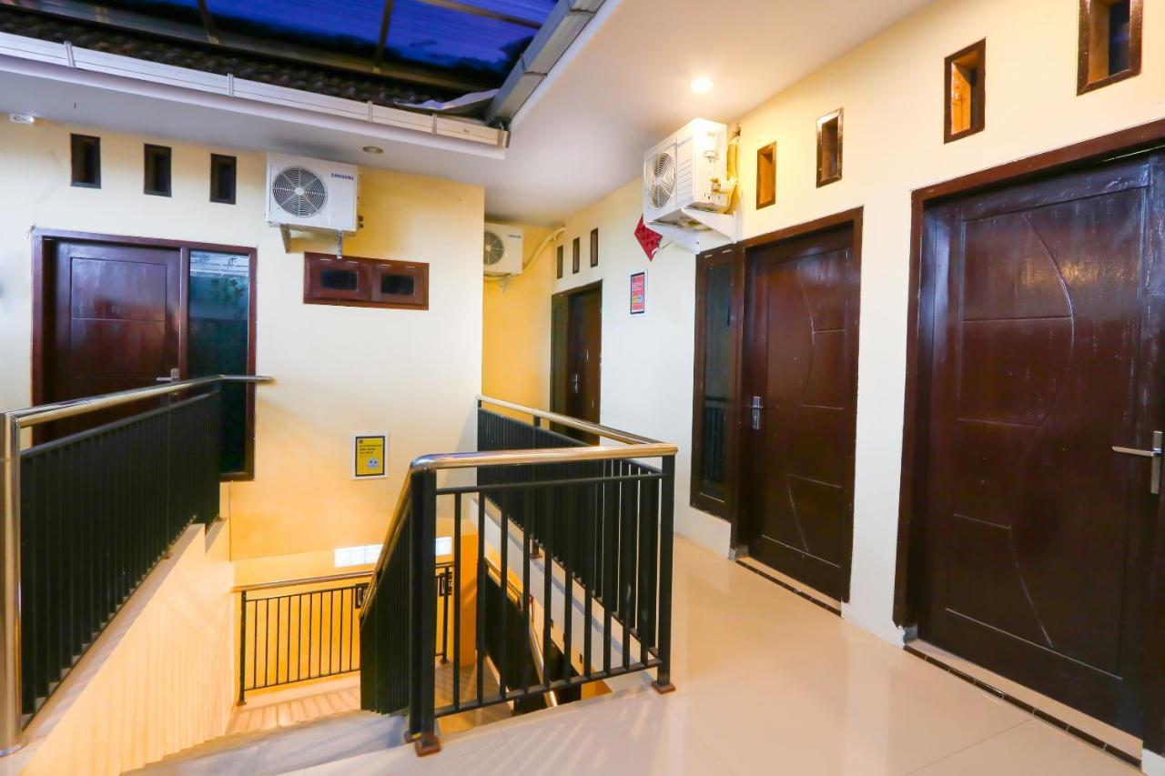 Oyo Life 3064 Mahameru Kost Putra Jembel Exterior foto