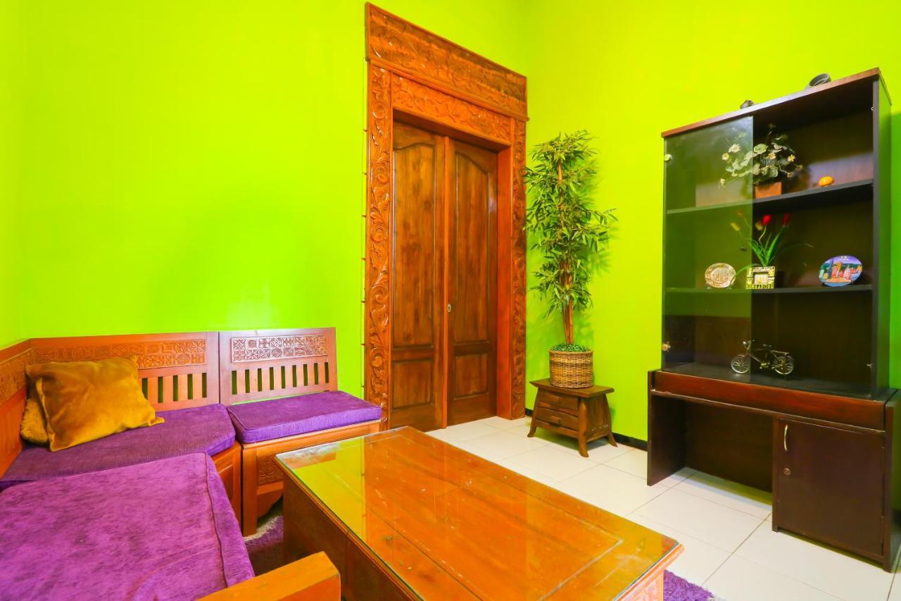 Oyo Life 3064 Mahameru Kost Putra Jembel Exterior foto