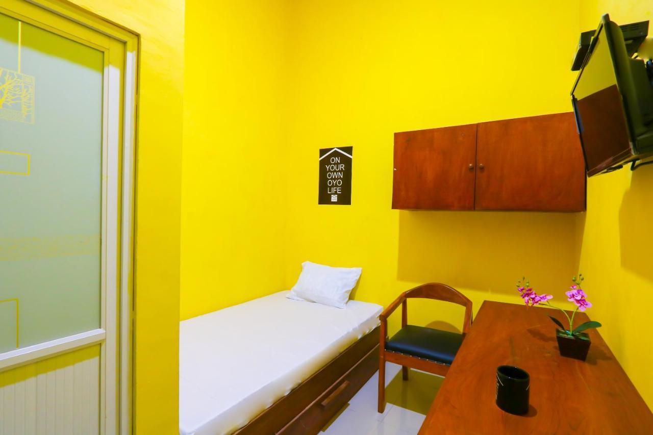Oyo Life 3064 Mahameru Kost Putra Jembel Exterior foto
